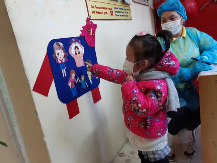 9-дүгээр цэцэрлэгийн багш нар хүүхдүүд ээ хэрхэн угтдаг вэ?...